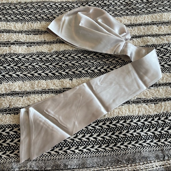 New in package satin taupe grey/tan surturban with pony tail hole - Picture 1 of 3